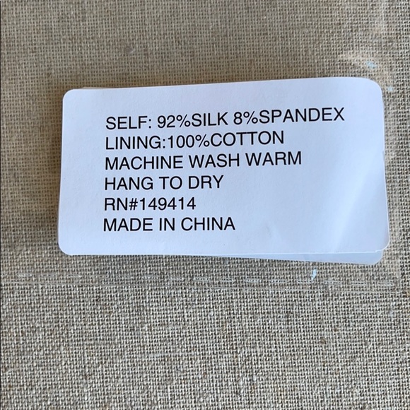 Johnny Was Pleated Hawaiian Floral Silk Face Mask - Picture 4 of 4